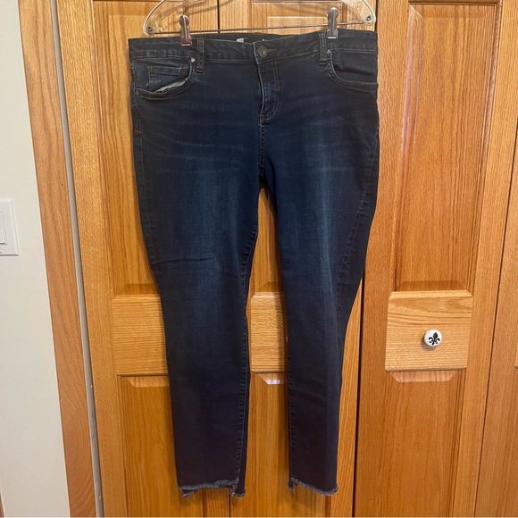 Kut from the Kloth Denim - Kut from the Kloth Connie skinny jeans. Size 16 Dark wash. Frayed step h…
